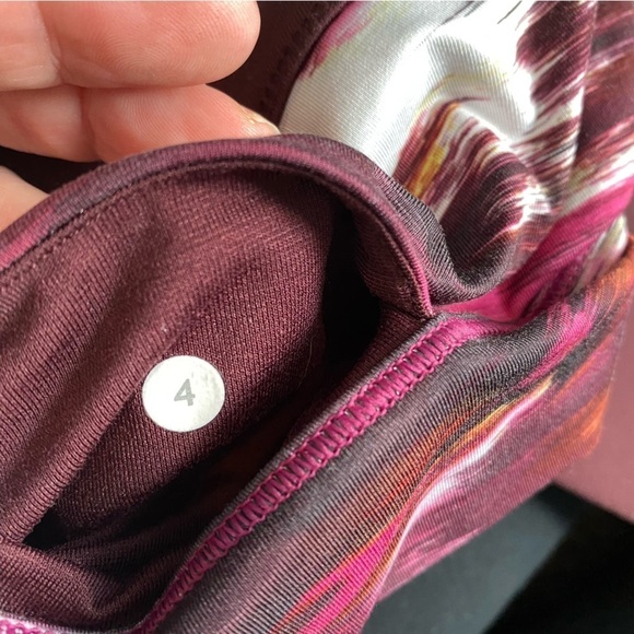 Lululemon Maroon Purple Cropped Leggings Sz 4 w/ Flaw 21” Inseam - Picture 4 of 10